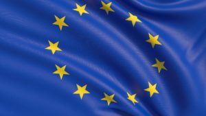 EU:s flagga med de tolv stjärnorna mot blå botten. Foto: iStock