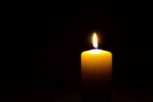 Ett ensamt ljus i mörkret. Foto: iStock