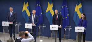 Presskonferens om civilt försvar. Lars Wistedt (SD) Erik Slottner (KD) Carl-Oskar Bohlin (M) samt Romina Pourmokhtari (L)