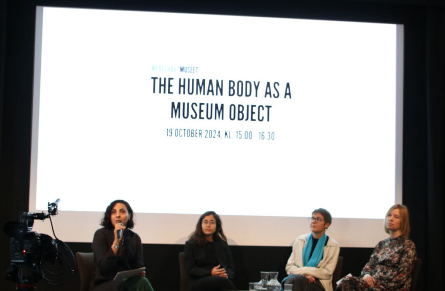 Bilden visar panelen som samtalade om Människokroppen som museiföremål, vid seminariet på Medelhavsmuseet. Från vänster: Didem Yilidrim, Sara Sallam, Sofia Häggman, Linda Andersson Burnett. Foto: Ulf Schyldt